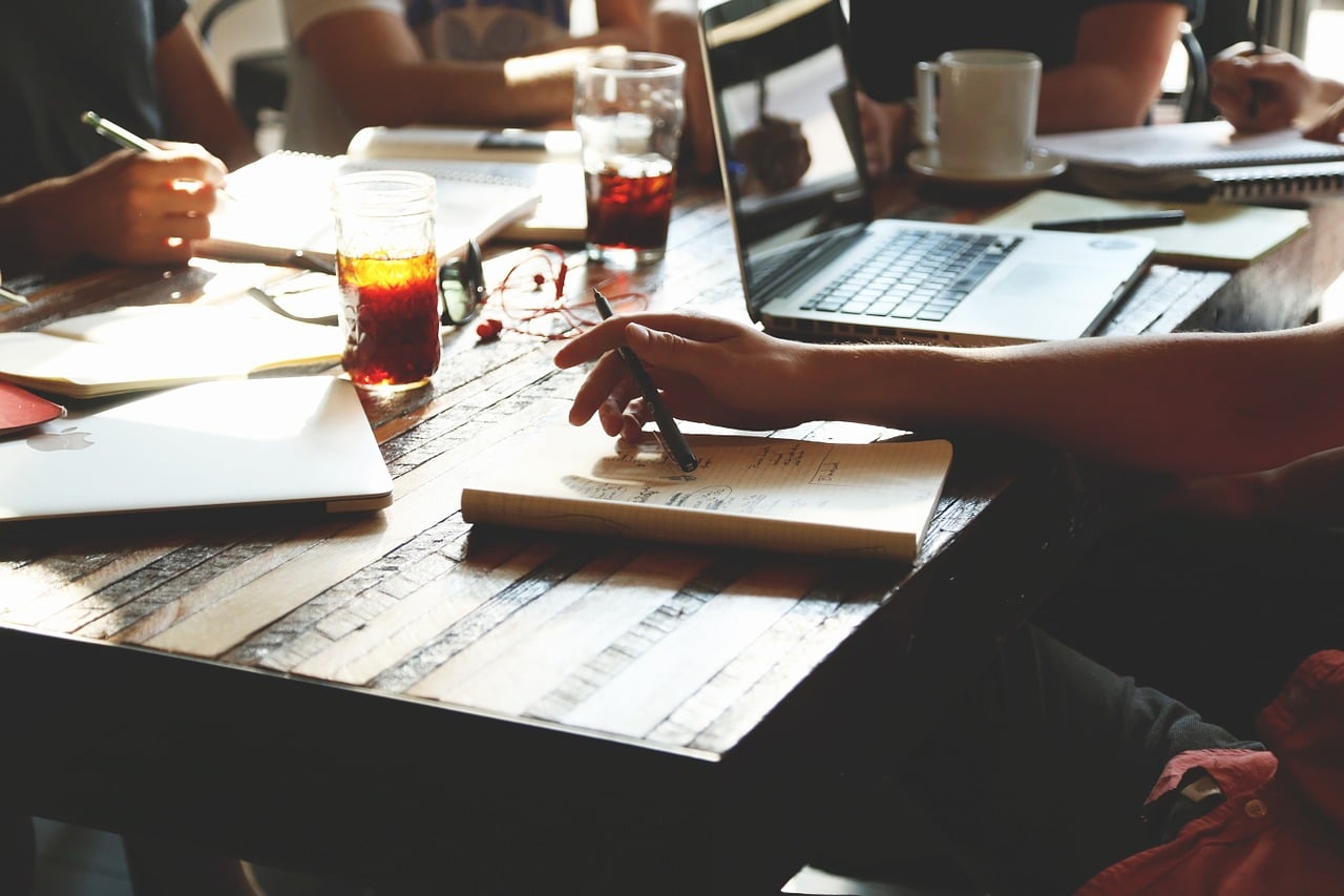 contenu de votre site web : de l'humain aussi